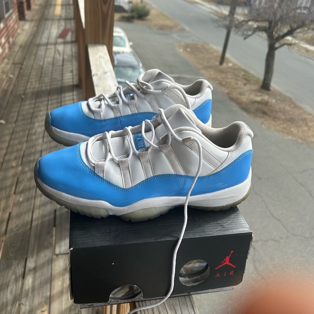 Air Jordan 11 Low Carolina Size 9.5 - Picture 3 of 5